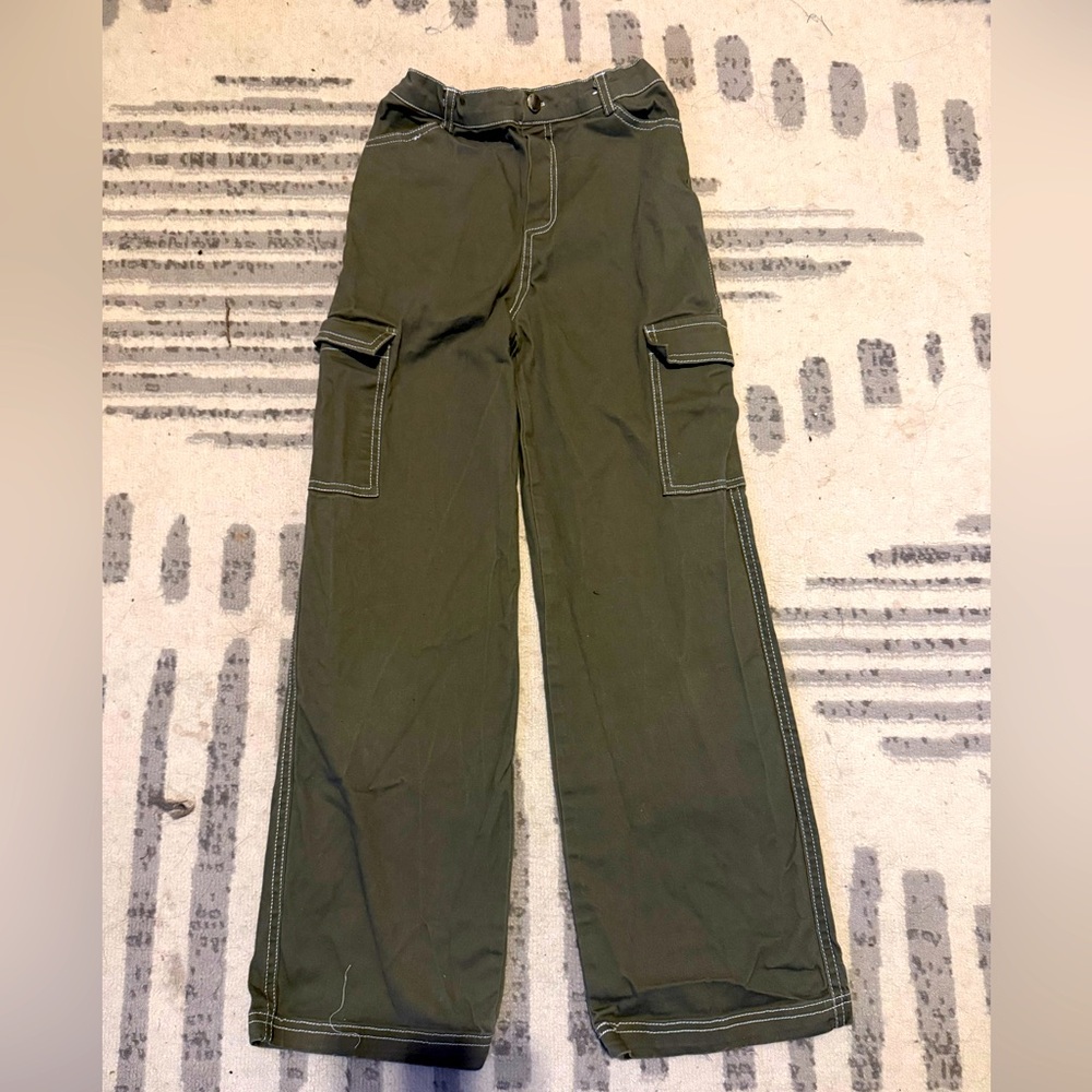 Olivia Sky Green Cargo Pants. Youth size L(10/12)